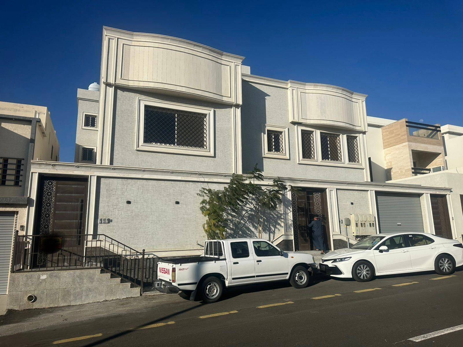 شقة 5 غرف حي المشارف جديده - صورة 1