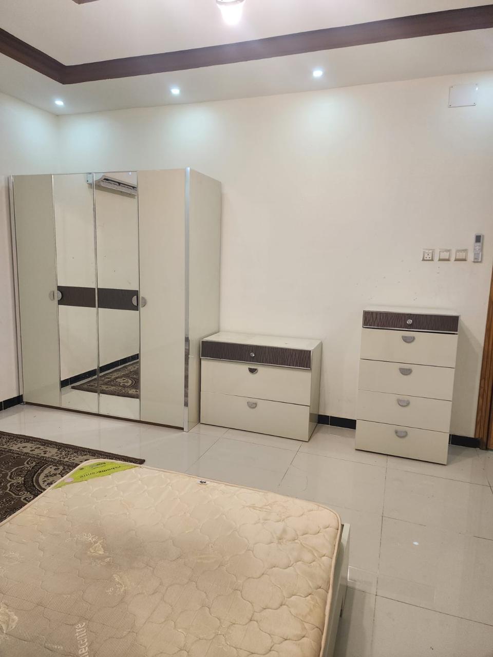 شقة مكونه من غرفتين خلف دوار السعاده - صورة 1