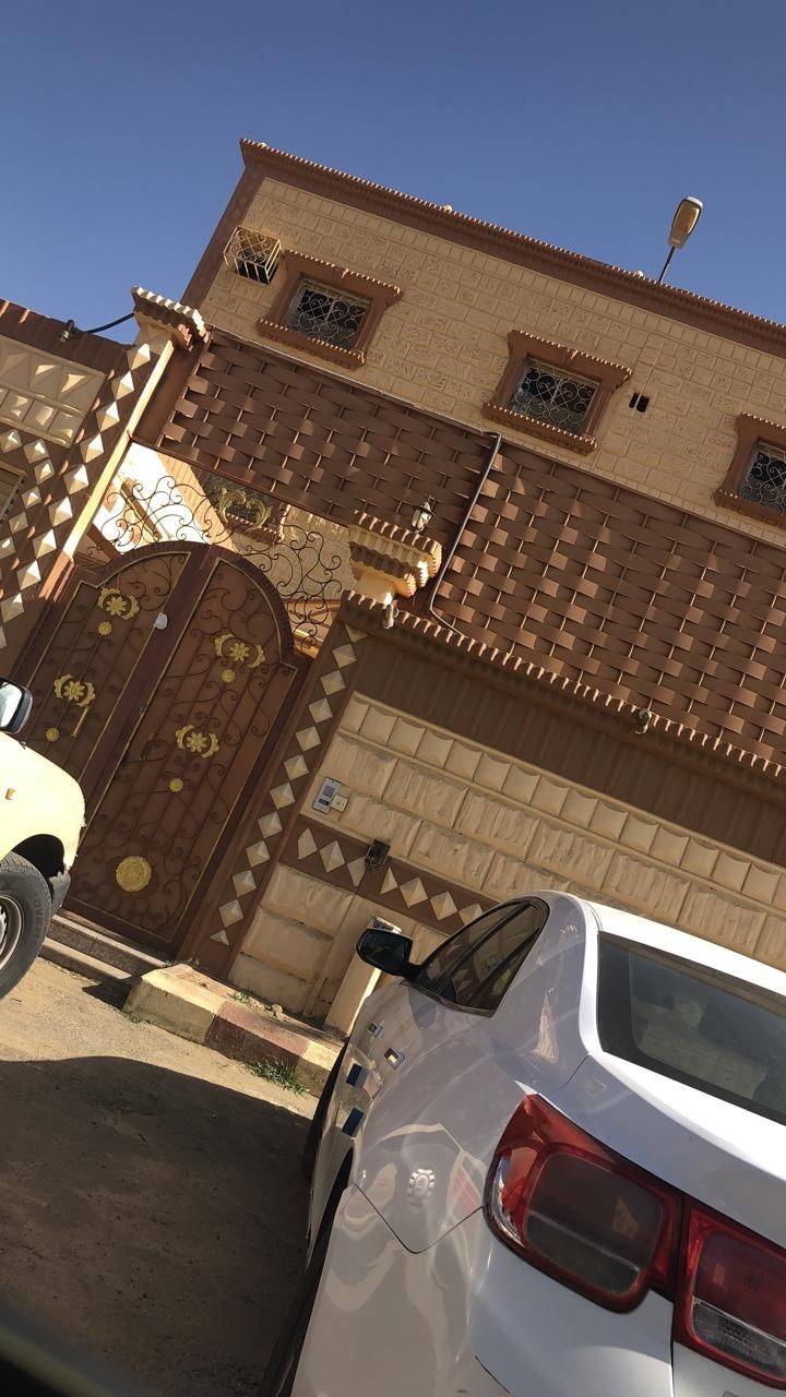 شقتين مكونه من ٤ غرف خلف العثيم بالمحاله - صورة 1