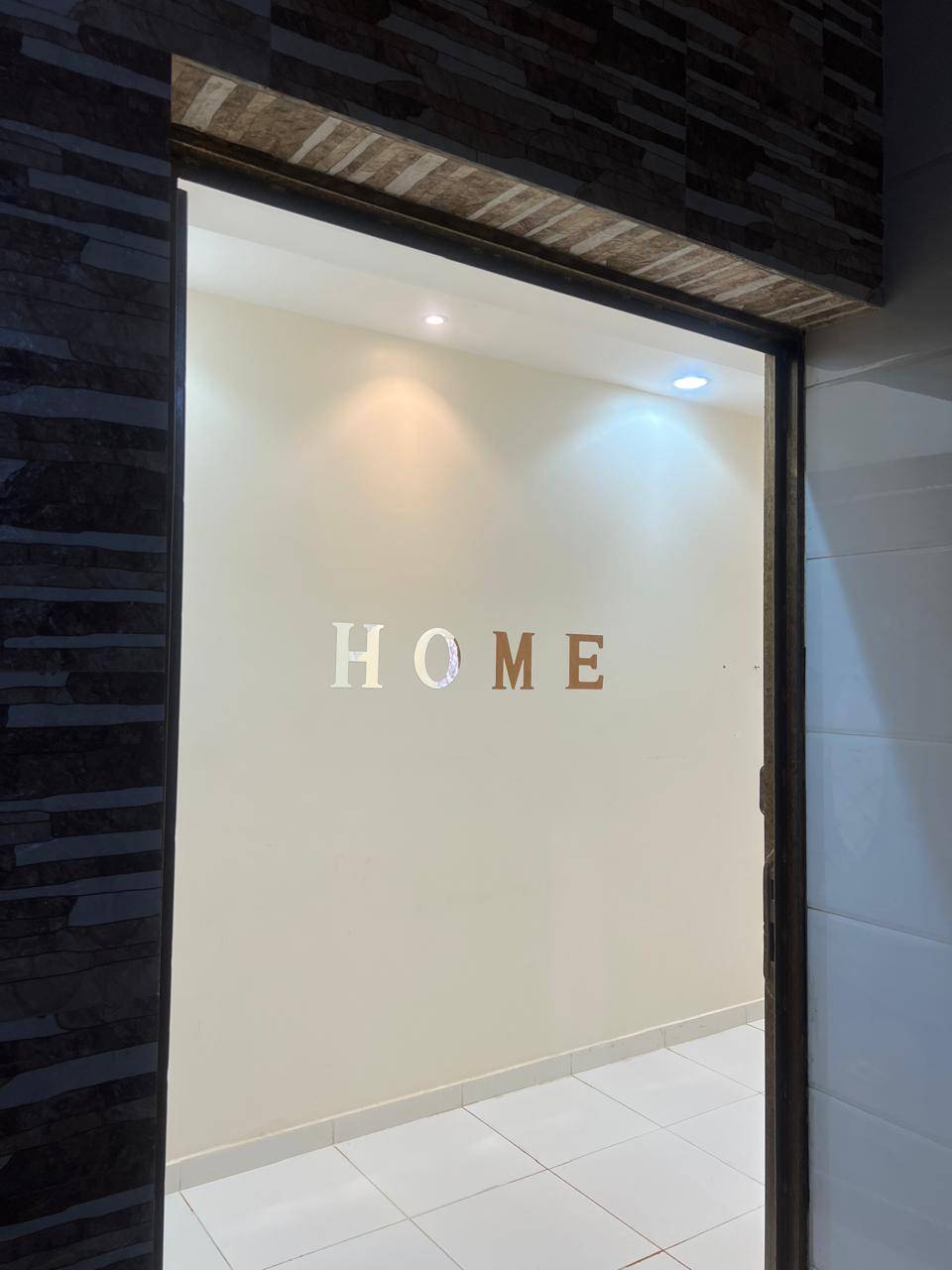 شقة مكونه من ٥ غرف مقابل الجداف - صورة 1